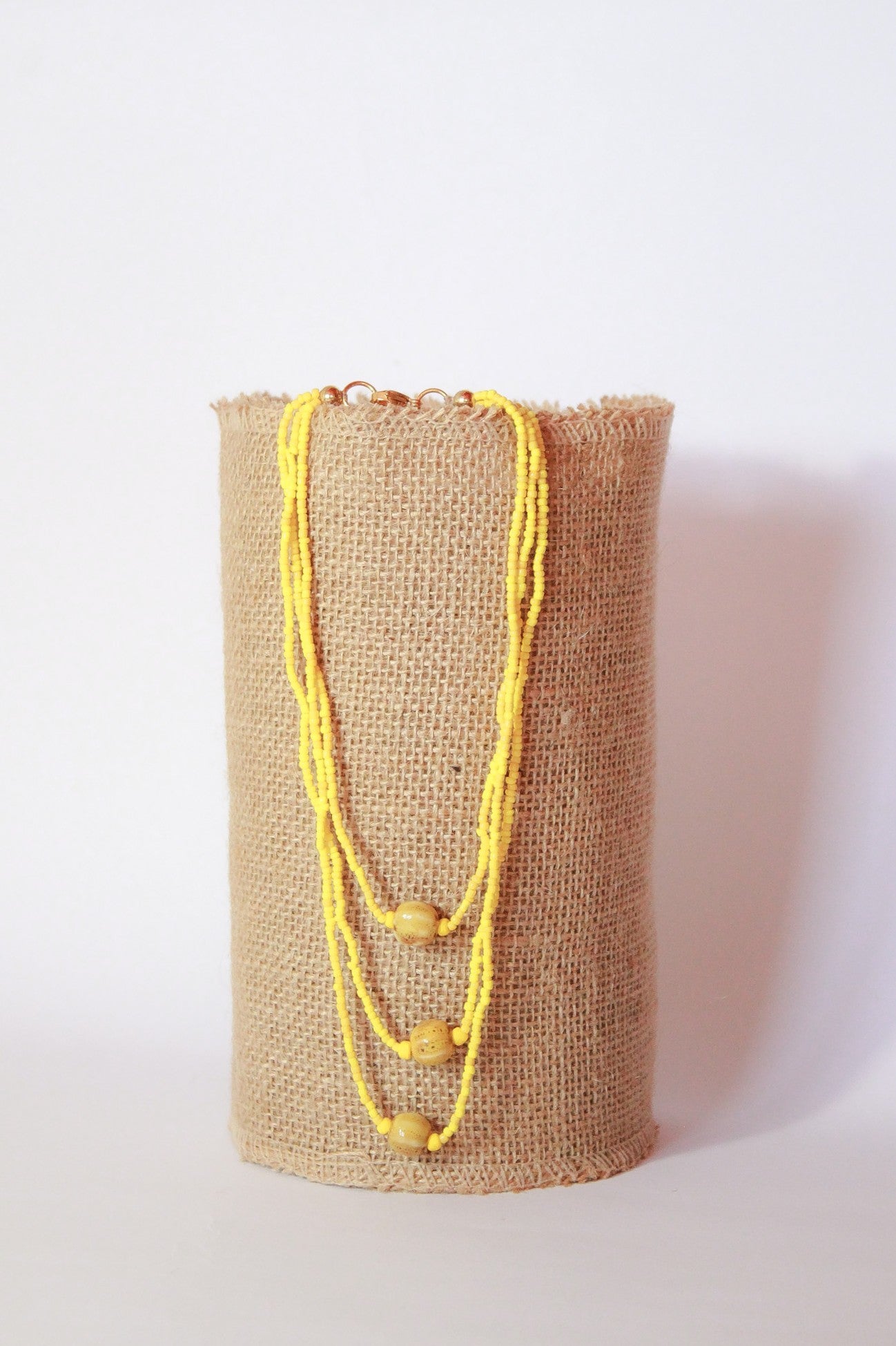 MOYMO_Collar Mayo Amarillo