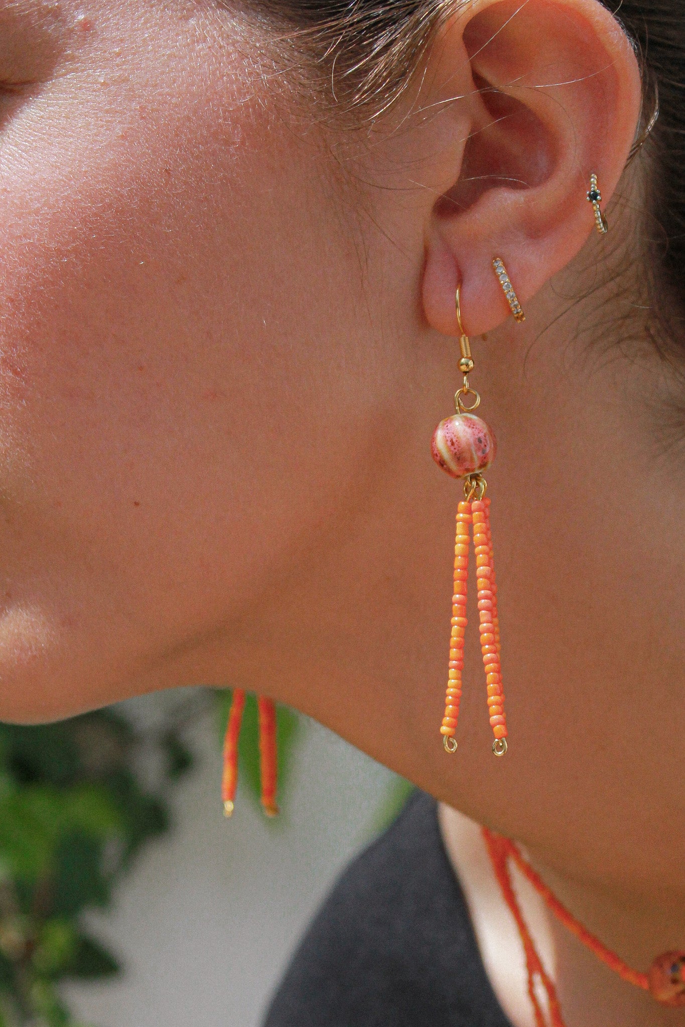 MOYMO_Pendiente Clavel Naranja